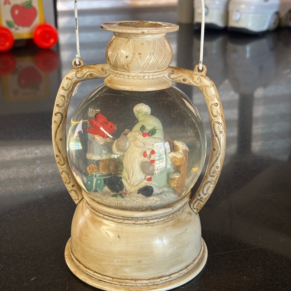 Christmas snow globe lantern - Picture 2 of 5